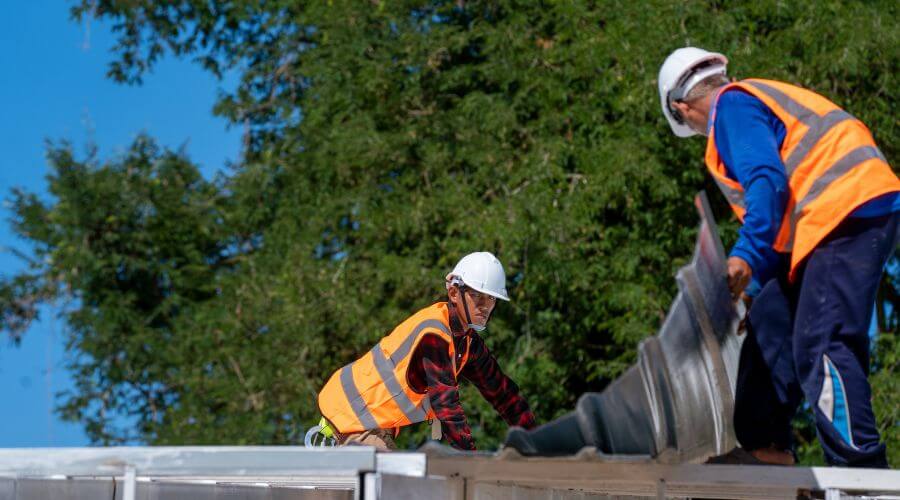 Professional gutter cleaning in Long Lane, MO